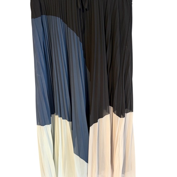 Club Monaco Colorblock Pleated Midi Dress | Black/Navy/Cream | Size 12 - Picture 4 of 5